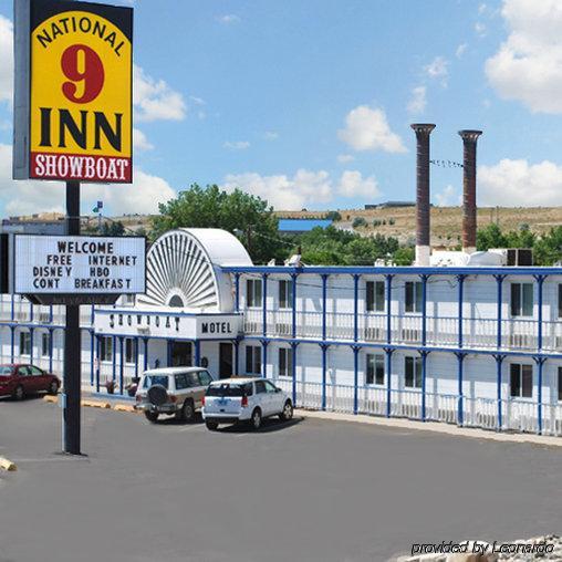 National 9 Showboat Motel