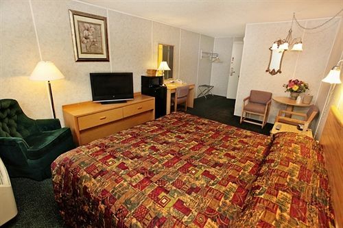National 9 Showboat Motel